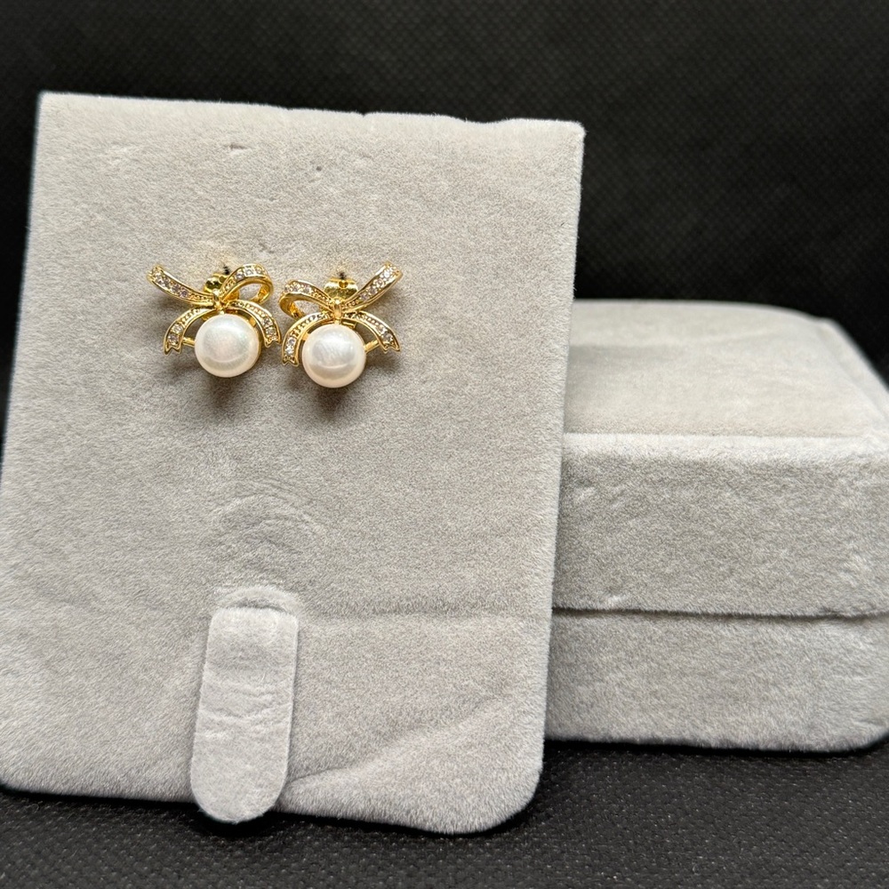Elegant Gold and Pearl Earrings